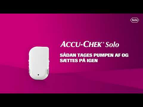 Sådan tages Accu-Chek Solo pumpen af og sættes på igen